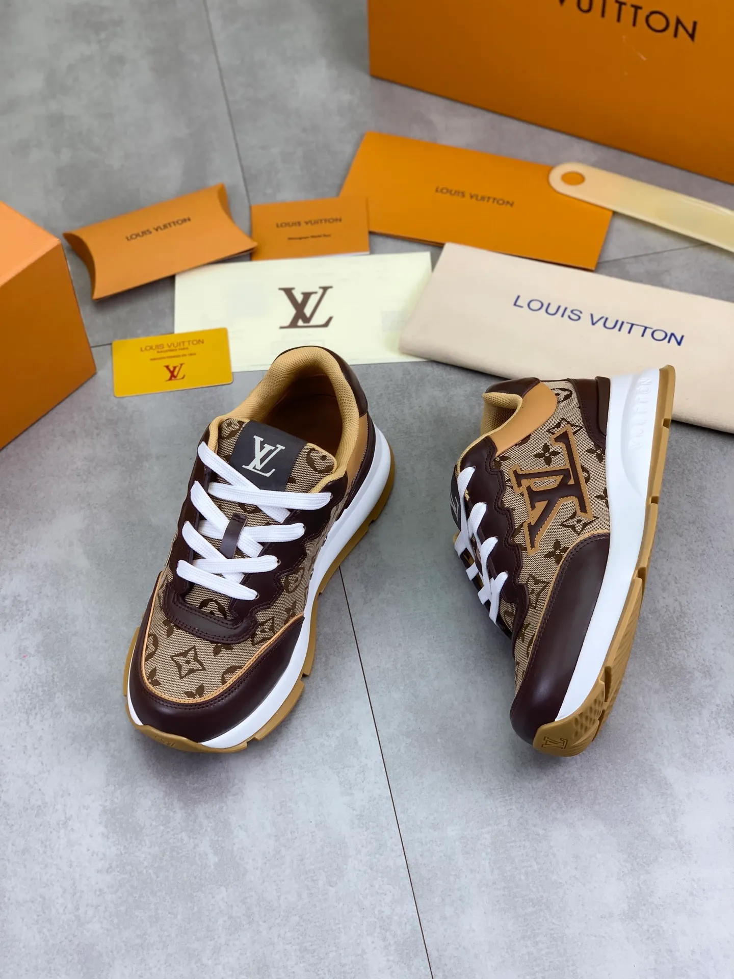 Factory price P700 💶 Top version [LOUIS VUITTON] Couple 🧑‍🤝‍🧑 Craftsman style Counter series (original order) New style 🍀LV Louis Vuitton - top version LV classic high-top trendy shoes! Made of imported original craft calfskin, original breathable lining, and original wear-resistant, lightweight, high-end TPU outsole! High quality products! 3️⃣ colors available, size: male 39-44 (45 46 customized)